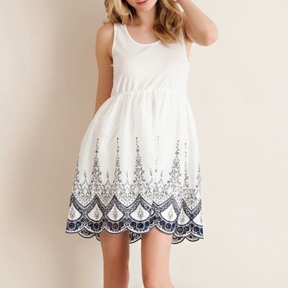 entro Dresses & Skirts - Entro medium navy blue and white embroidered dress